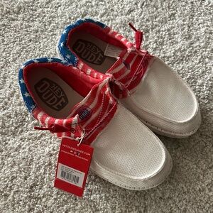 NWT Women’s Patriotic HeyDudes